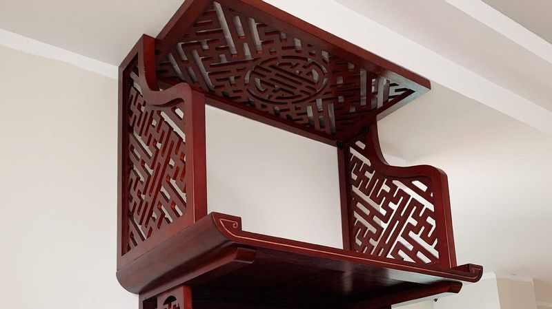 Bàn thờ treo là lựa chọn phổ biến ở các chung cư nhỏ Bàn thờ treo là lựa chọn phổ biến ở các chung cư nhỏ